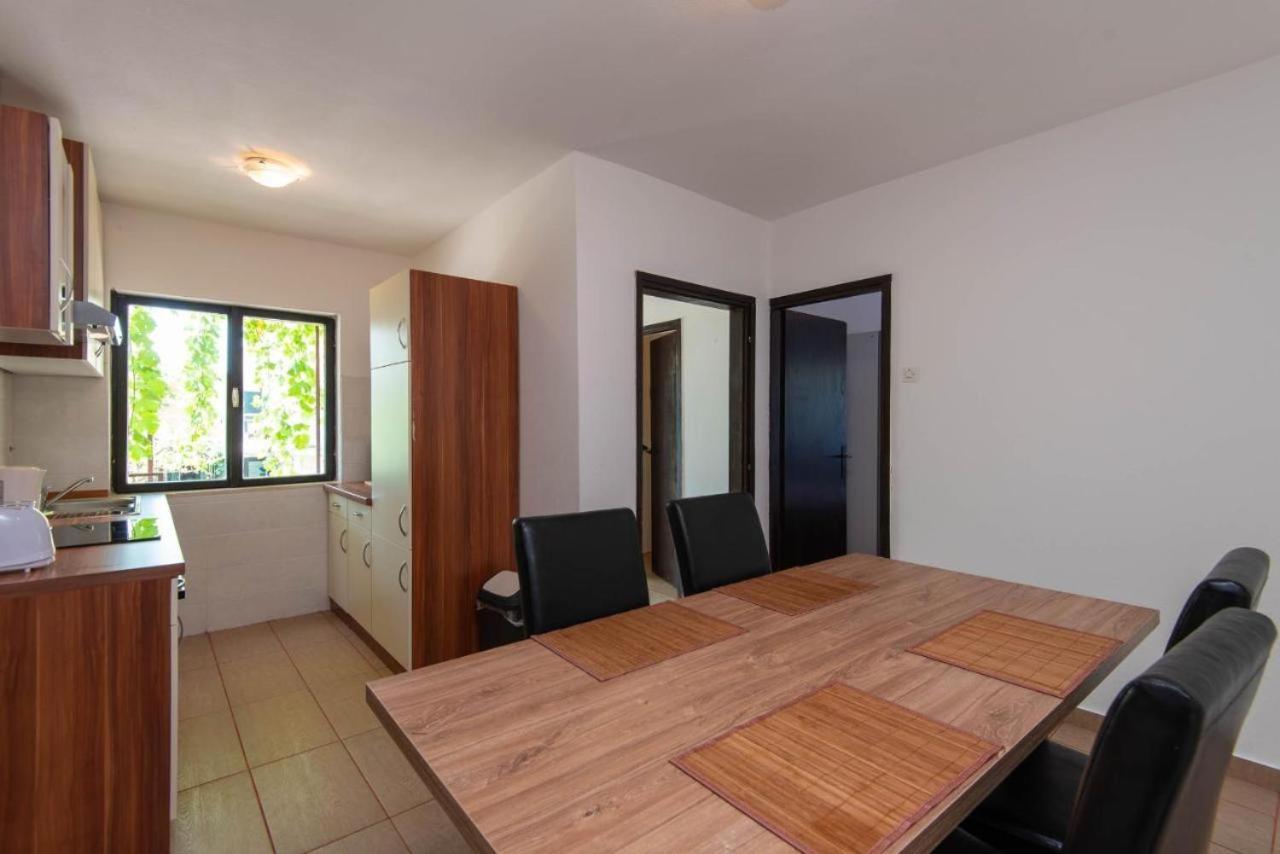 Apartment Ljiljana